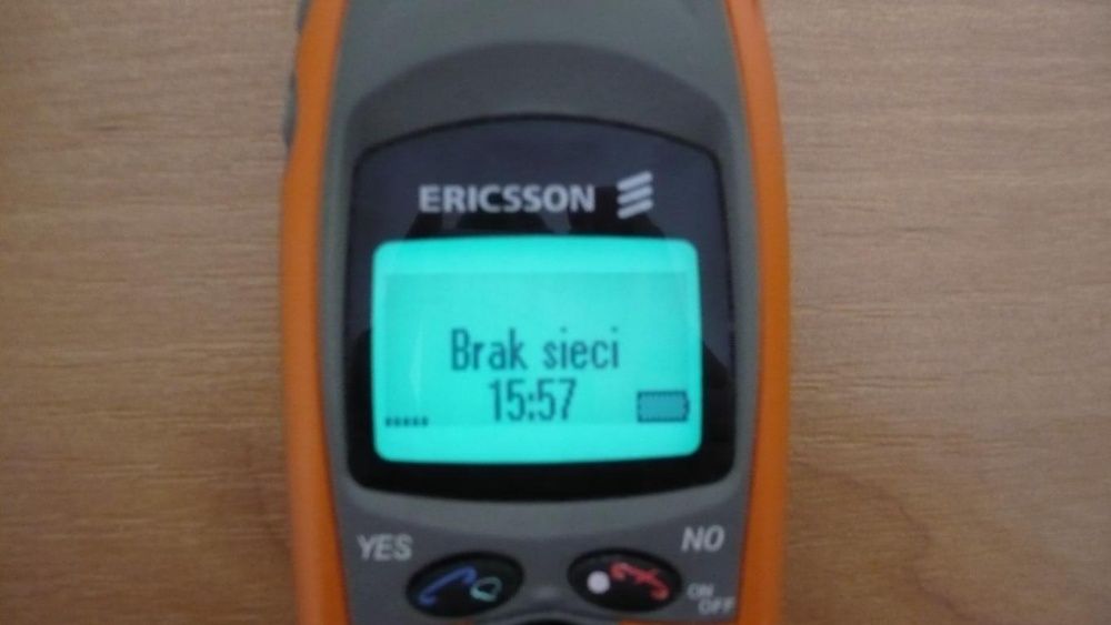 Kolekcjonerski telefon komórkowy Ericsson R310S wraz z akcesoriami