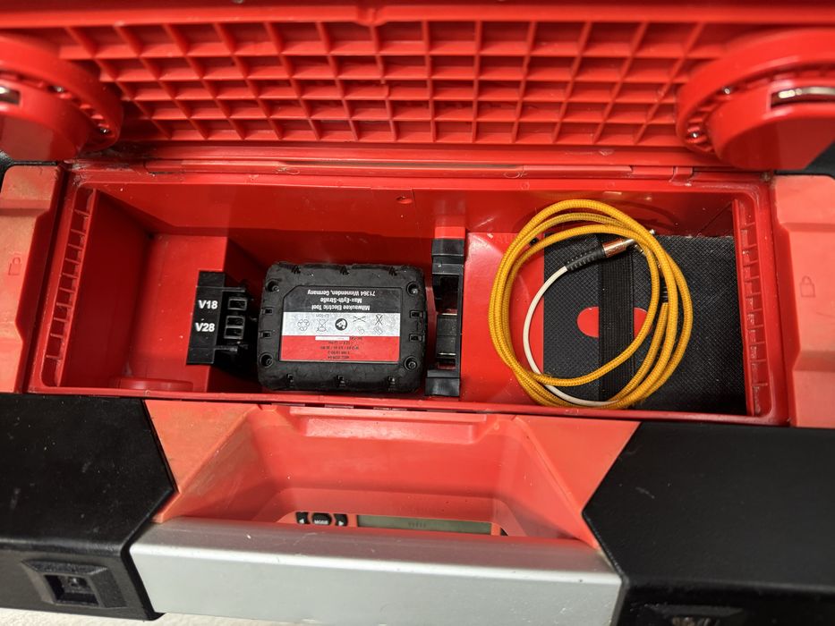 Milwaukee M12  радіо програвач Мілвоке