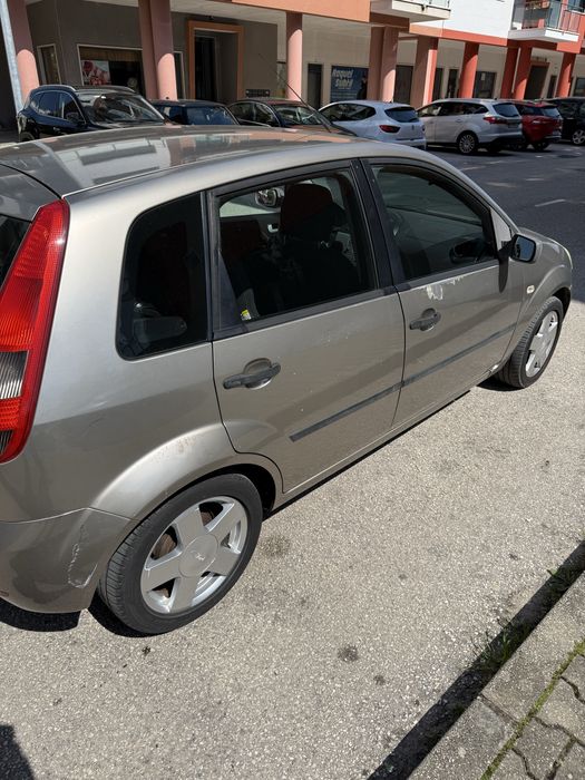 Vendo Ford Fiesta 1.2 gasolina 2004