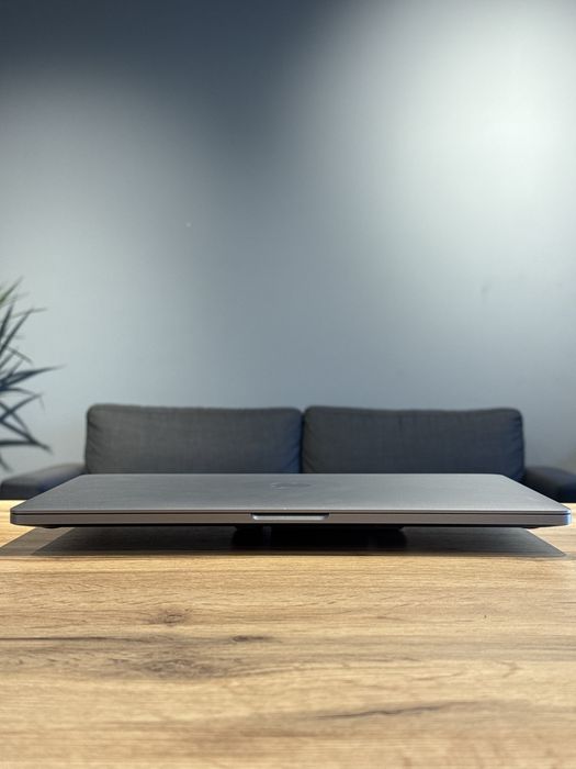 MacBook Pro 16 2019 i9 64/4tb pro 5500m 8gb ! Гарантія від магазину !