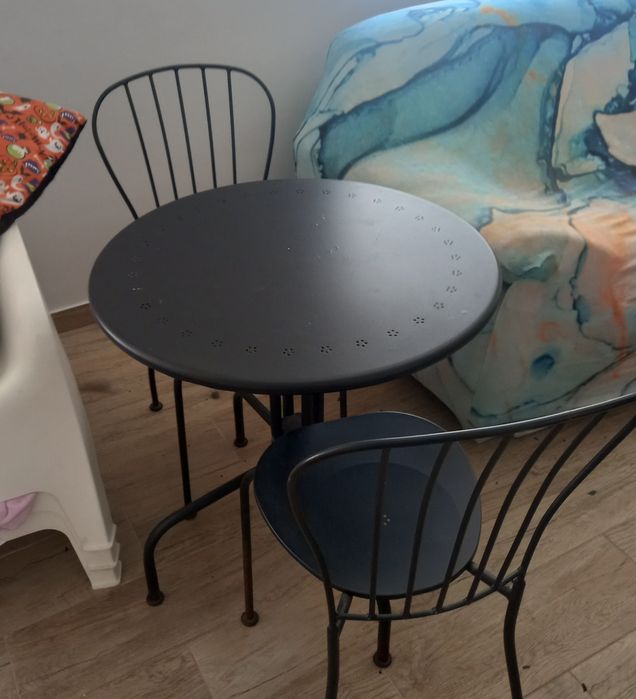Mesa com 2 cadeiras