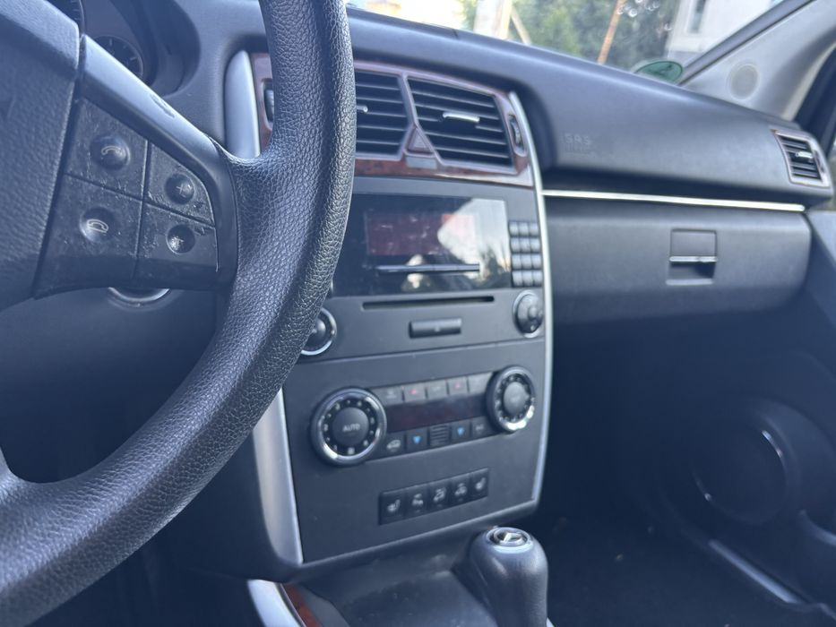 Mercedes bezwypadkowy B200 uszkodzony