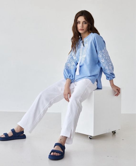 Жіноча вишита сорочка вишиванка блакитна, женская блуза вышиванка