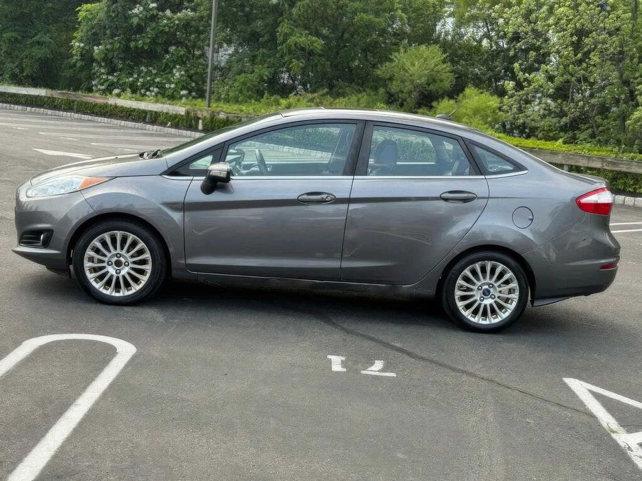 Ford Fiesta Titanium      2014