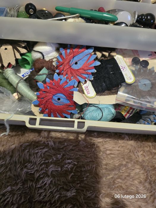 Zestaw nici w kasece