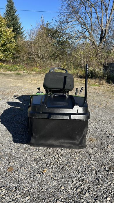 Kosiarka traktorek samojezdny z koszem MTD