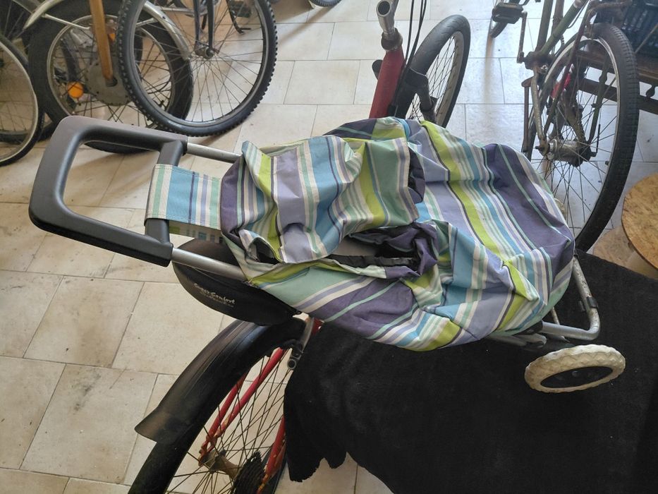 Carrinho para transporte de compras no estado que se encontra 5€