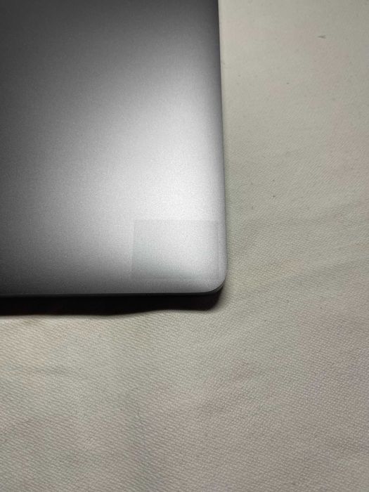 MacBook Air 13" 256gb (M1, 2020, 84%АКБ) a2337