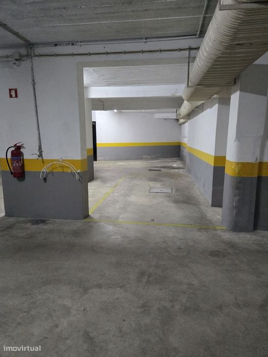 lugar de estacionamento no centro da vila