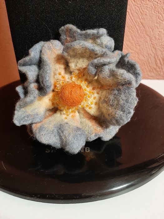 Продам брошь. Шерсть-набивка.