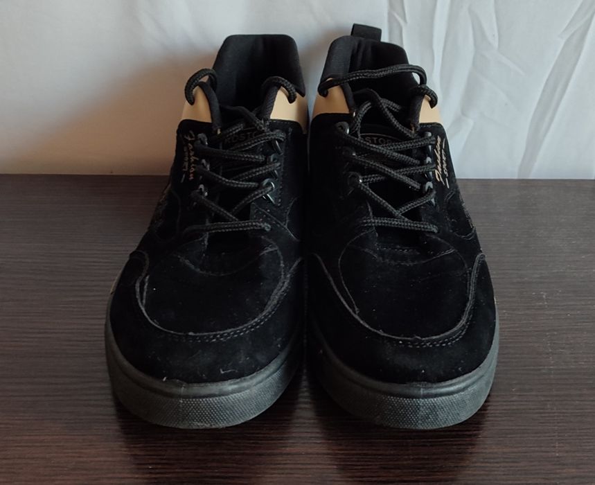 Кросівки в дуже хорошому стані