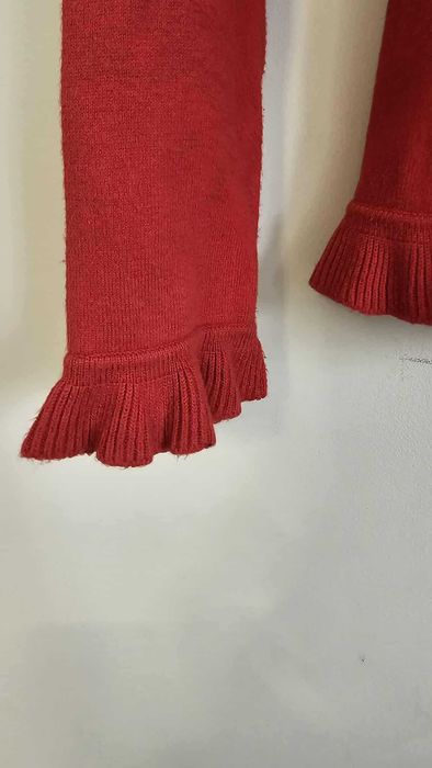 Czerwony sweter z jedwabiem