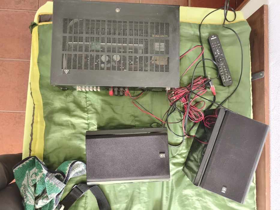 Gira discos + amplificador + colunas