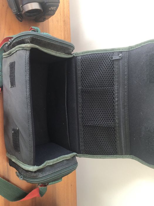 Máquina de filmar antiga JVC GR-AX200EG