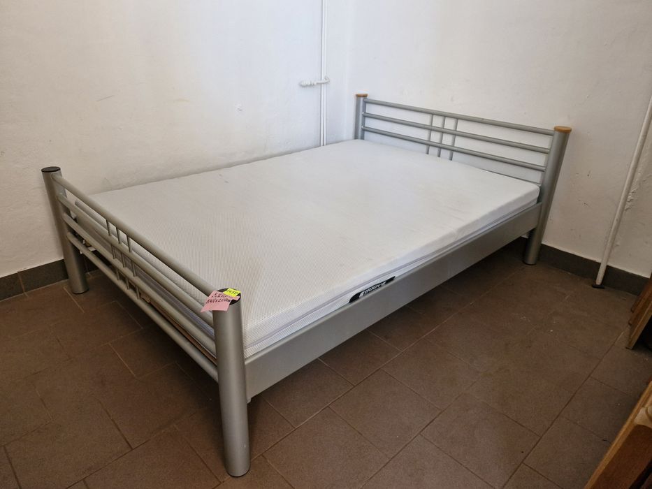 Łóżko 140x200 cm stelaż materac stan bdb