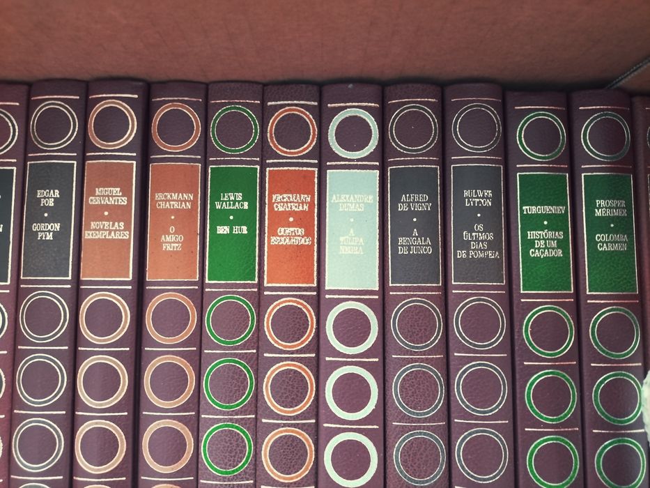 Coleção de 25 livros de contos e novelas