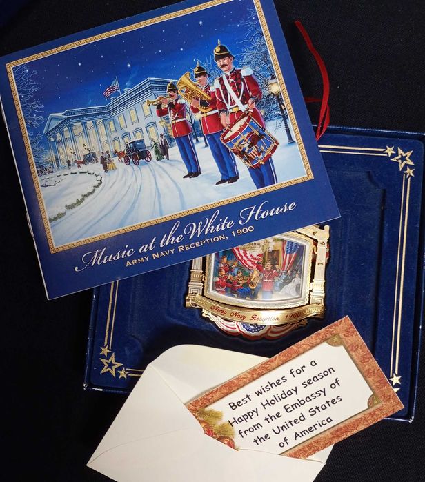 Різдвяна плакетка від Амбасади Сполучених Штатів 2010/ Знак/ Сувенір/
