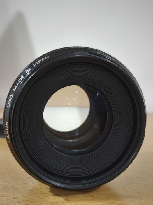 Objetiva Canon EF 50mm f/1.2L USM em excelente estado.