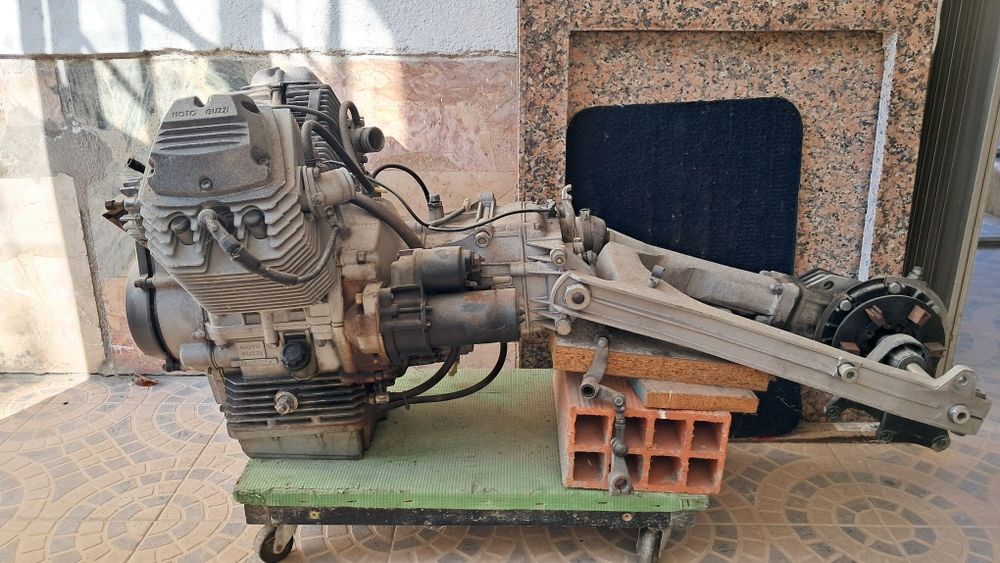 Moto Guzzi Nevada 750 - motor, caixa, transmissão