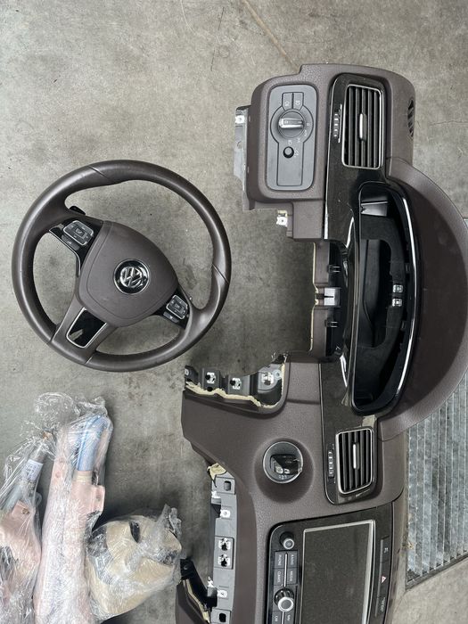Konsola, airbag, pasy vw tuareg 7P brazowa
