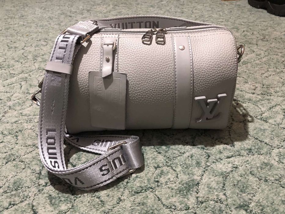 Сумка Louis Vutton з номером  НОВА