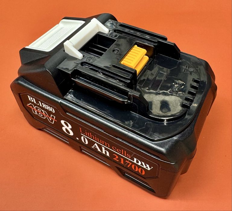 Аккумулятор Makita LXT  18V 8A новый