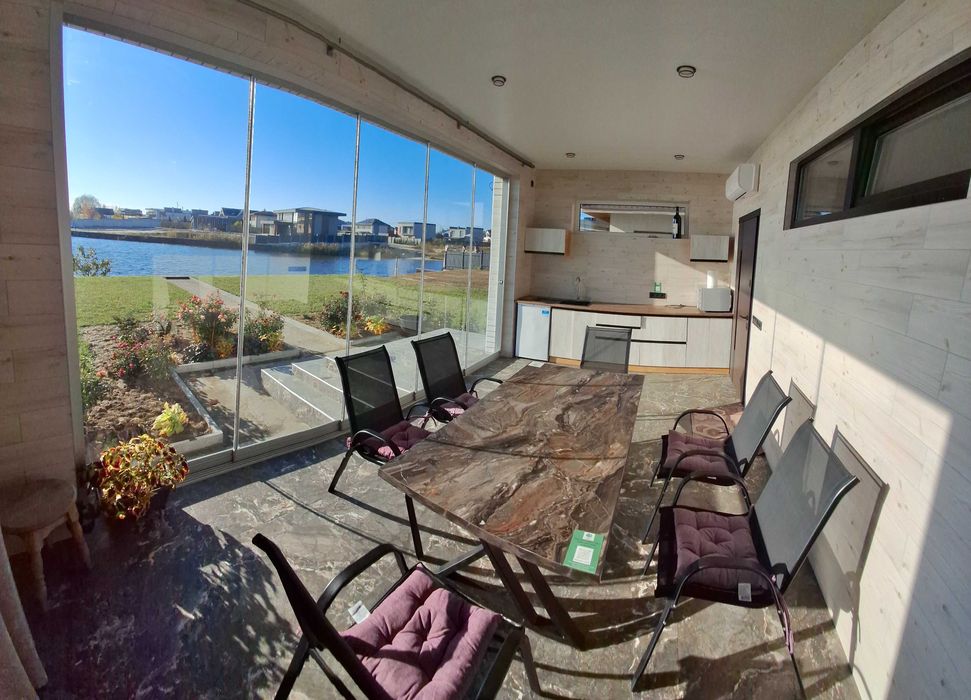 Сауна лазня баня(сольова)на дровах з виходом на воду.Електроенергія є