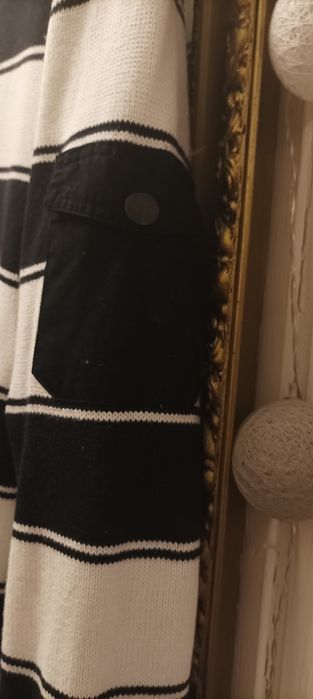 Sweter damski w czarno-białe pasy