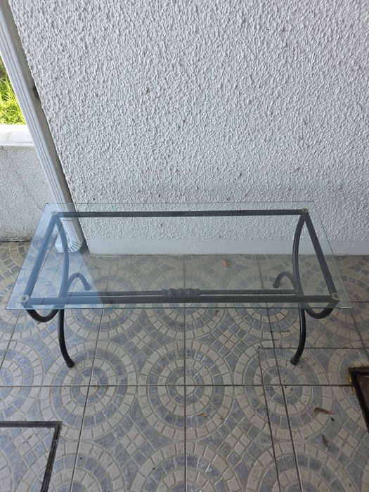 Mesa de centro com vidro