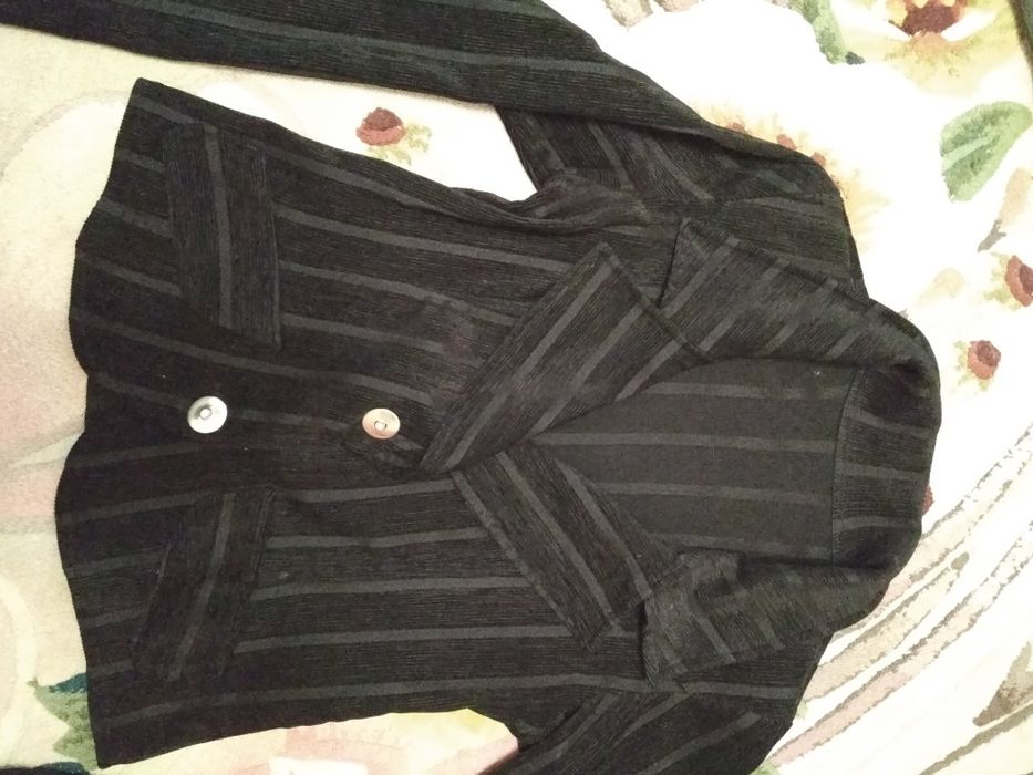 Черный жакет (пиджак)