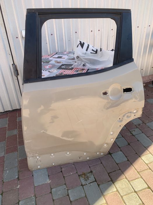 Дверка jeep renegade.