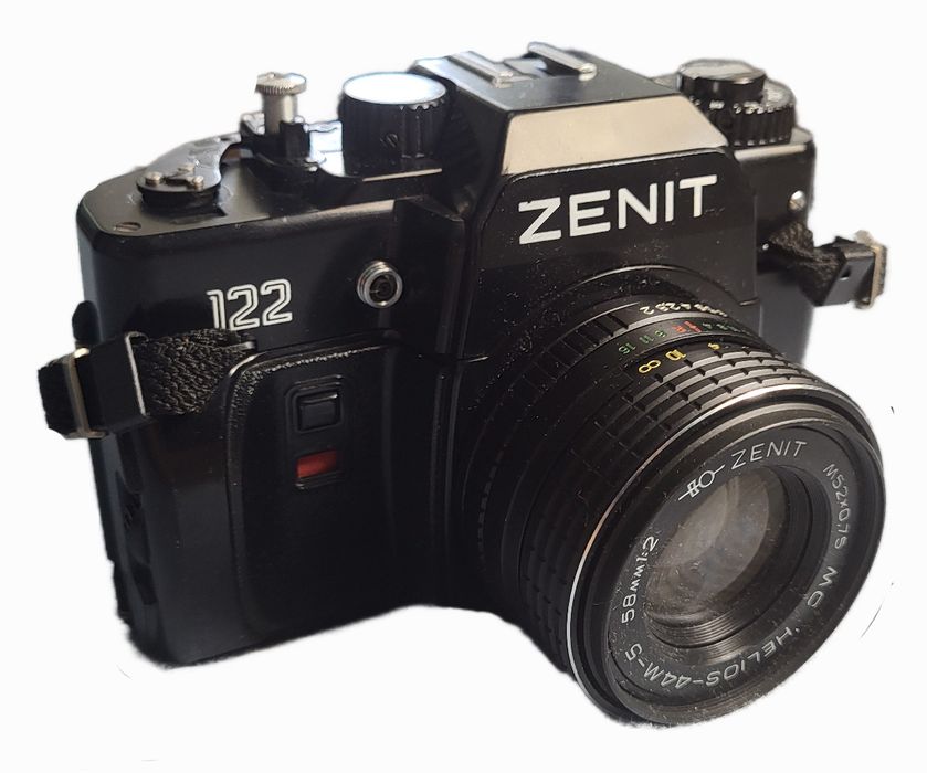 Lustrzanka Zenit 122 z obiektywem MC Helios-44M-6 58mm 1:2 z pokrowcem