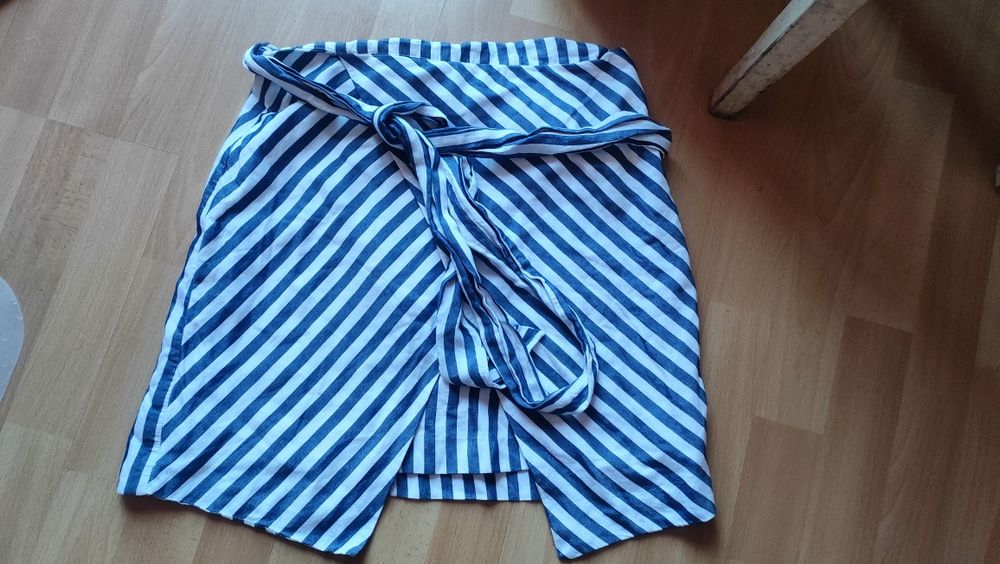 Spódnica w paski z wiązaniem Zara r. M
