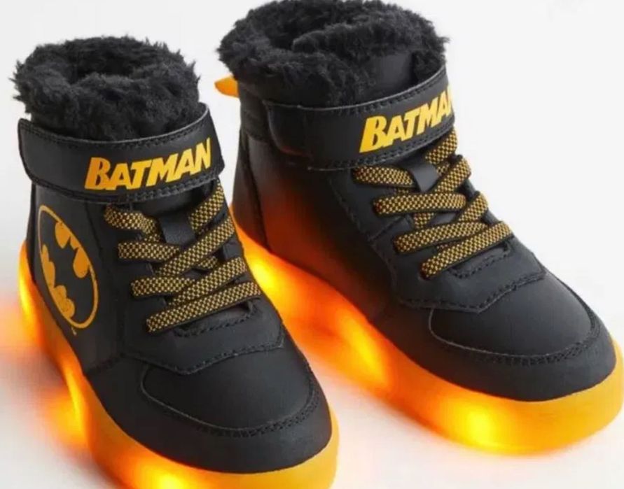 BATMAN Ocieplane buty sportowe świecące, świecąca podeszwa led 24 NOWE