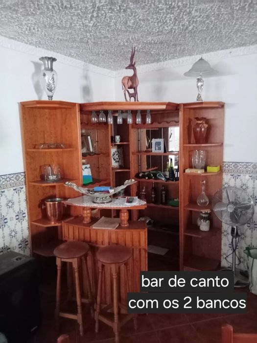 Mini bar com dois bancos