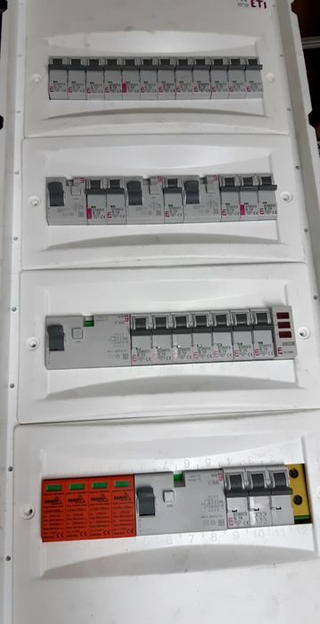 usługi elektryczne montaż instalacji elektrycznych