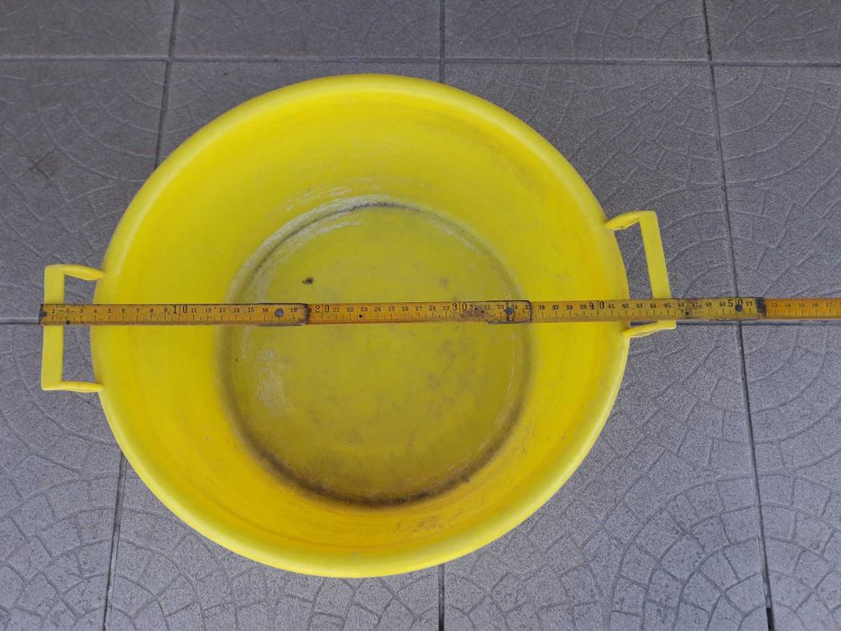 Miednica plastikowa żółta, z uchwytami po bokach,