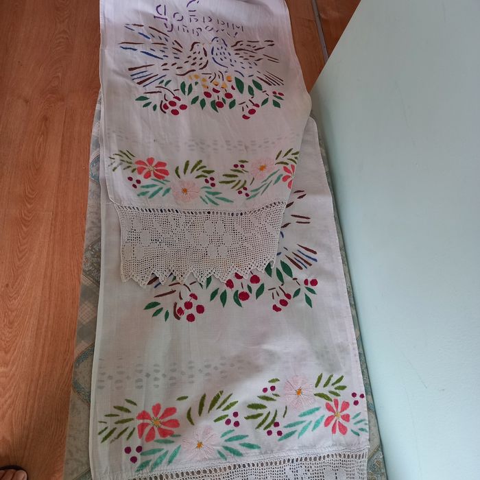 Продаю вишитий рушник та скатертину