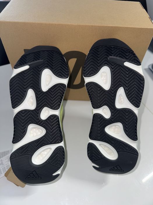 Yeezy 700 MNVN Phosphor 38