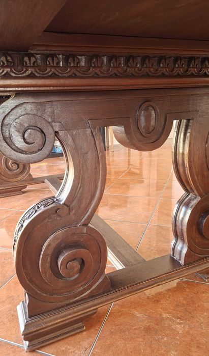 Mesa de Jantar – Madeira Maciça Trabalhada