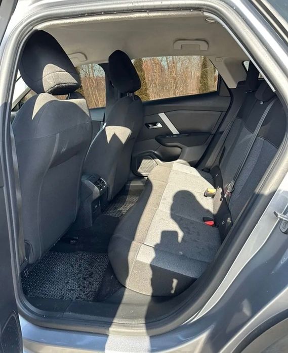 Машина Citroen C4 2021 року