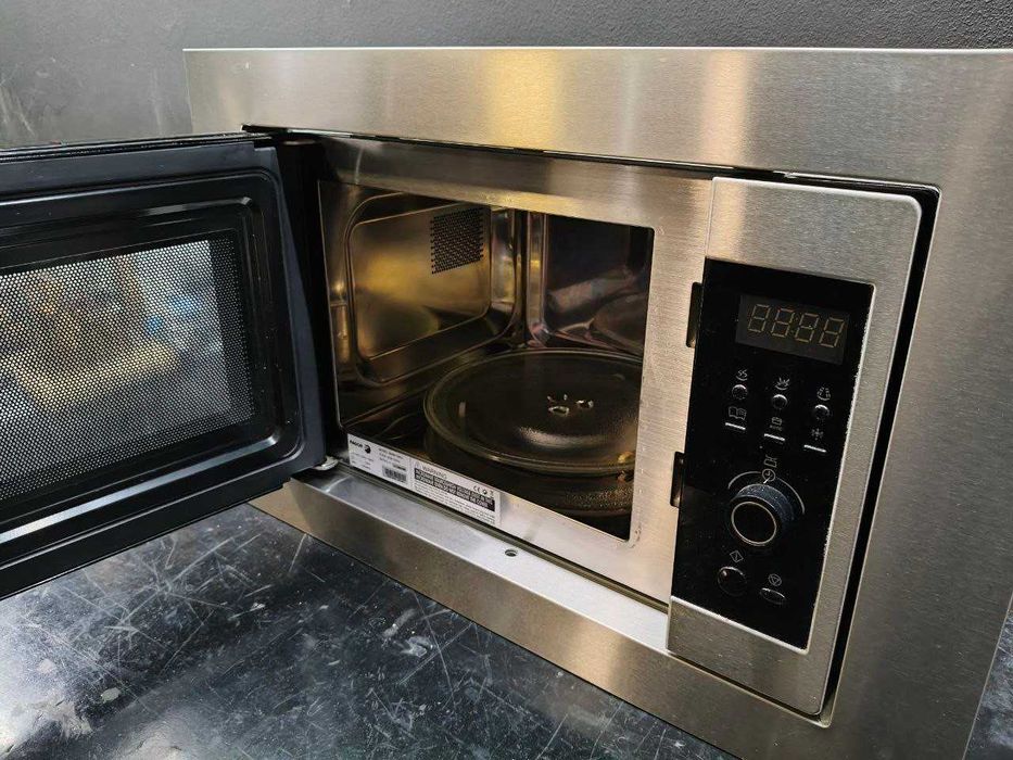 Micro-ondas de encastre Fagor MWB-17AEX — inox, usado em ótimo estado