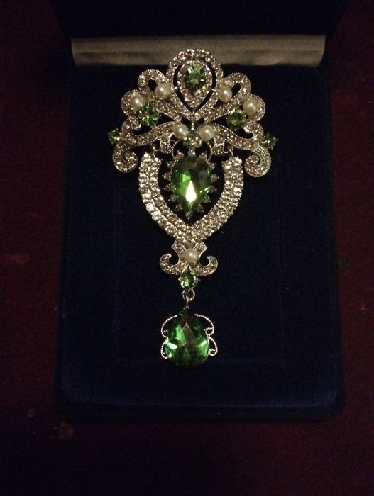 Дворцовая брошка "Анжелика"- символ Успеха, США