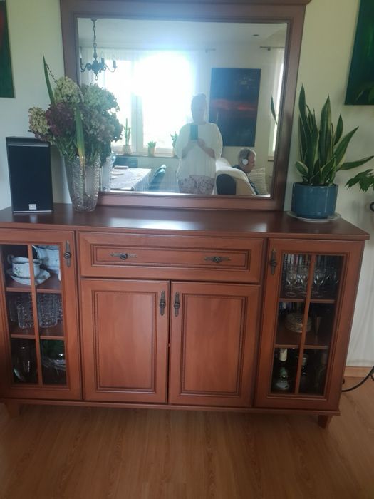 Meble do salonu, komoda, stół, krzesła i 2x witryna