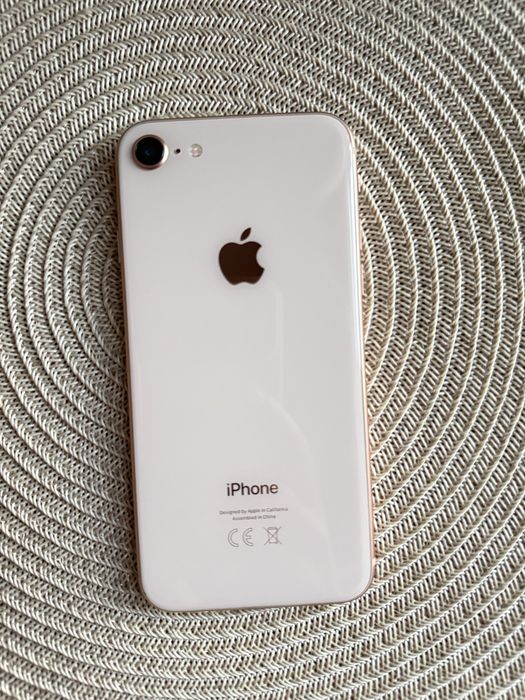 iPhone 8  на 64 Gb