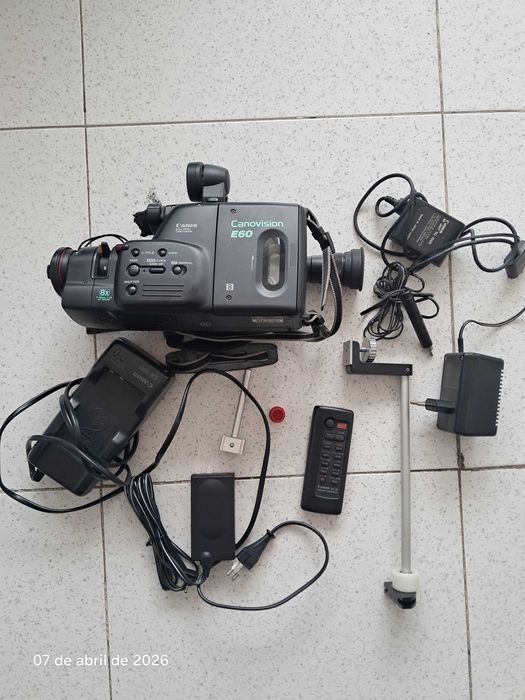 Câmara de Vídeo Vintage Canon Canovision E60 + Lote Completo de Acessórios