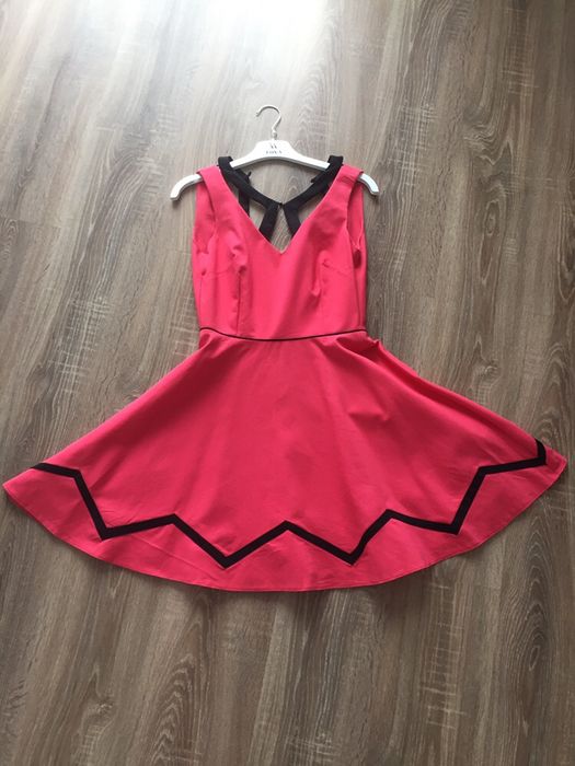 Sukienka śliczna elegancka S