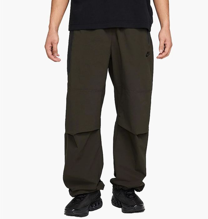 Штани чоловічі Nike Tech Woven Loose Fit Pants Olive HM7158-356