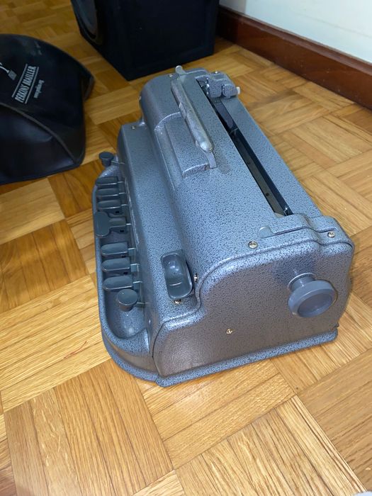 Máquina de Escrever Perkins Brailler – Usada em Excelente Estado