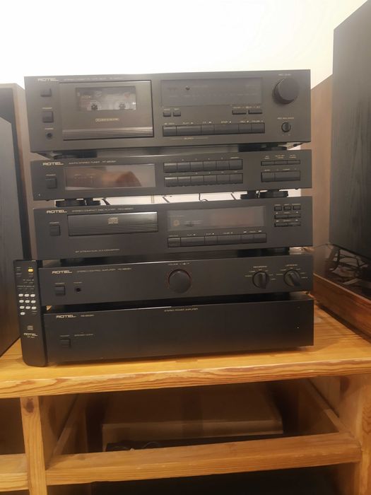 Wieża ROTEL z pilotem czarna + kolumny Rogers LS-4A